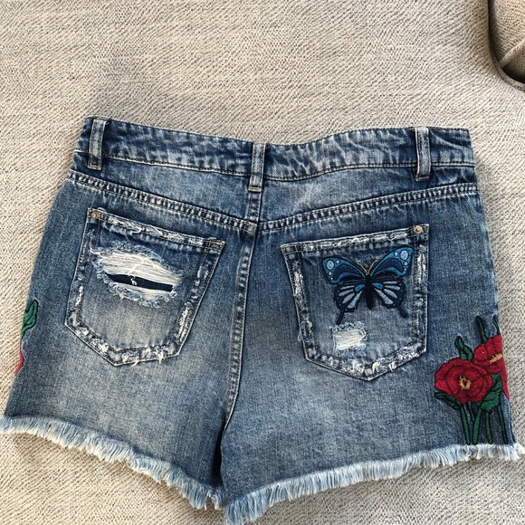 Zara Denim ‘Stitched’ shorts - Picture 2 of 3